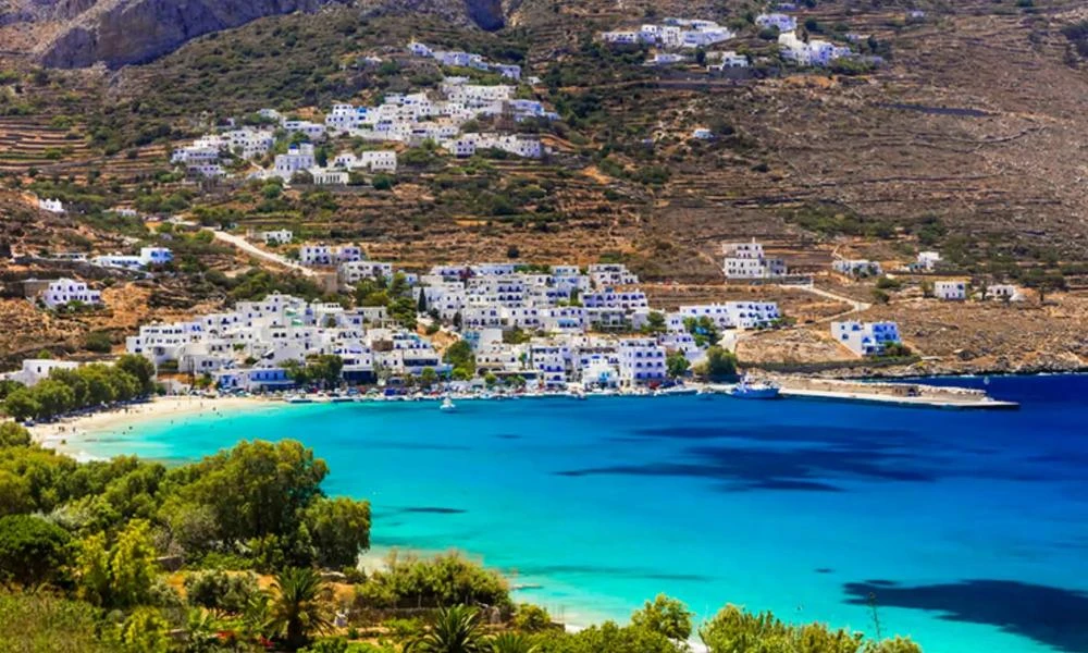 Η βρετανική Express εκθειάζει την Άνδρο: Ο «μυστικός» παράδεισος των Ελλήνων, ιδανικός για... Βρετανούς